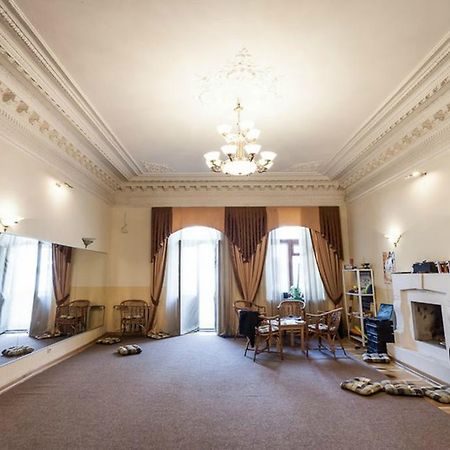 Roots Kiev Hostel Экстерьер фото