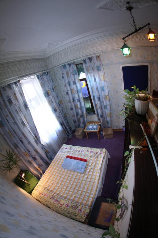 Roots Kiev Hostel Экстерьер фото