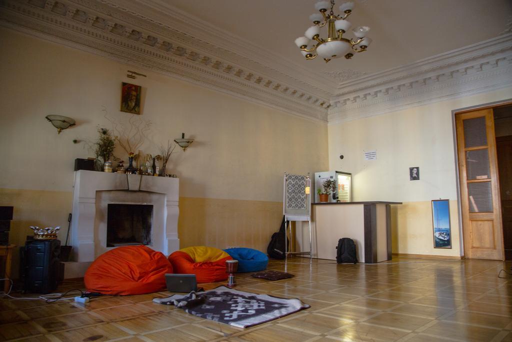 Roots Kiev Hostel Экстерьер фото