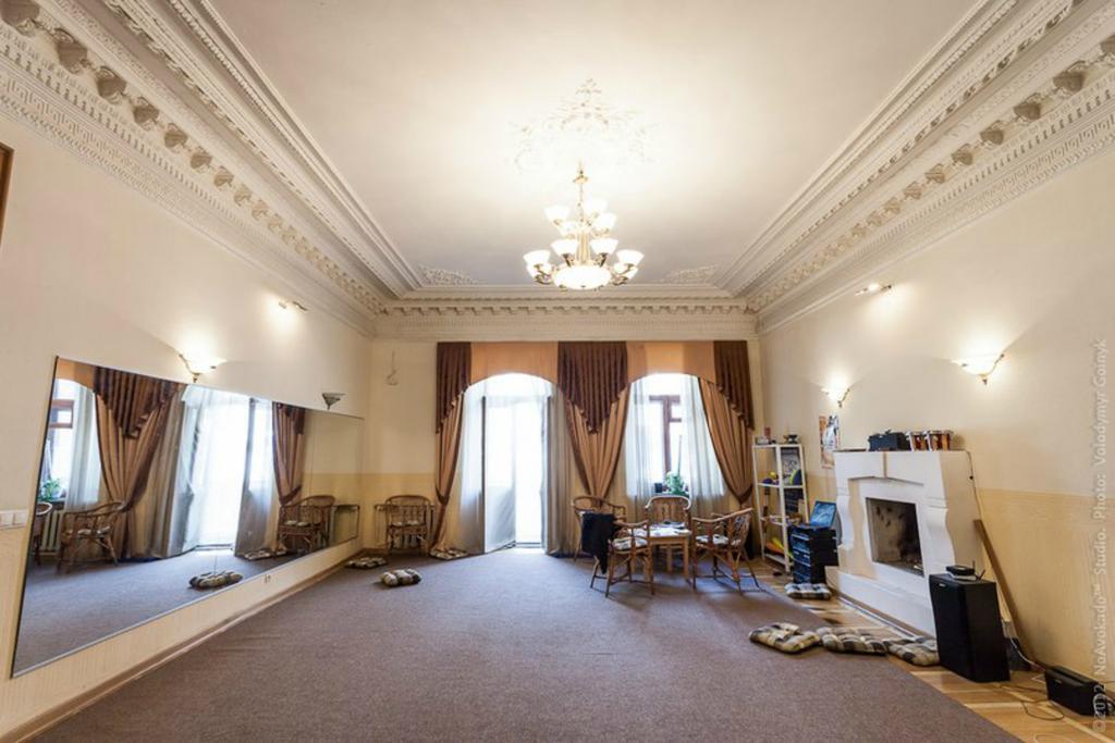 Roots Kiev Hostel Экстерьер фото